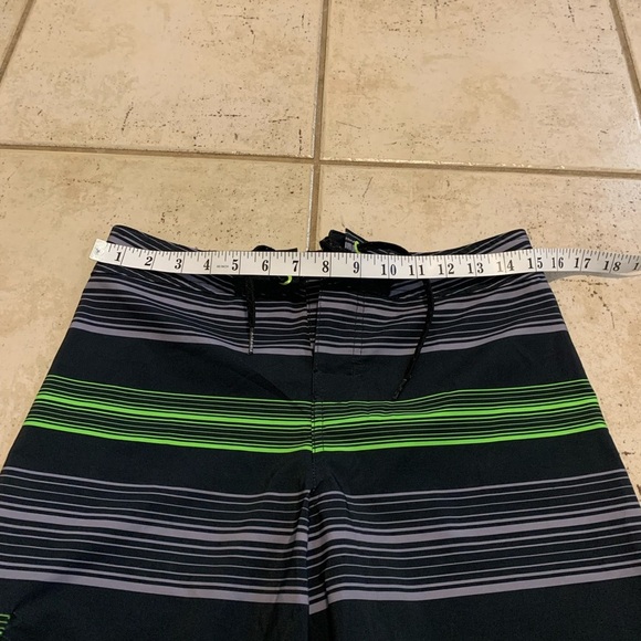 Firefly Youth Boys Striped Board Shorts Black/Grey/Green Size XL/TG - Picture 2 of 7